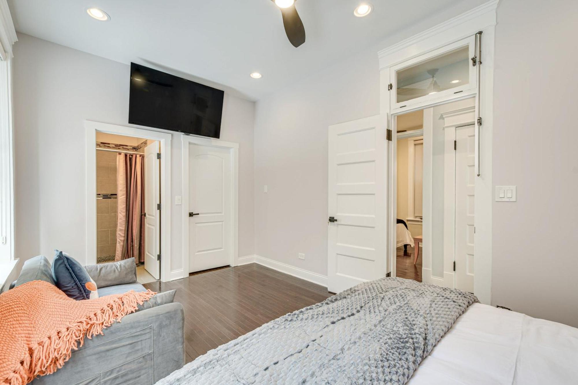 Spacious Condo With Deck About 3 Mi To Downtown Chicago! Luaran gambar